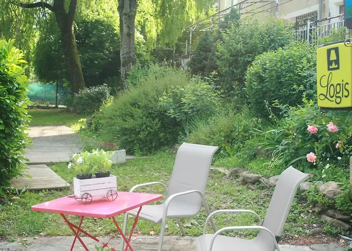 Hotel Logis Restaurant De L'espinouse 3*